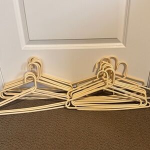 ADD ANY 🔟 ITEMS PRICED 🔟 OR LESS TO YOUR BUNDLE AND ITLL ONLY COST YOU 4️⃣0️⃣